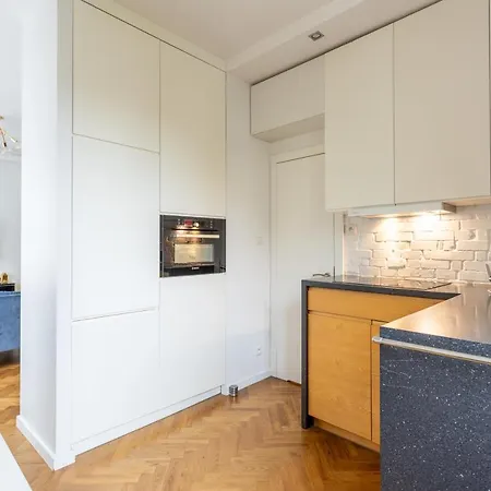 Central - Great Location- Studio Apartment- - Zurawia