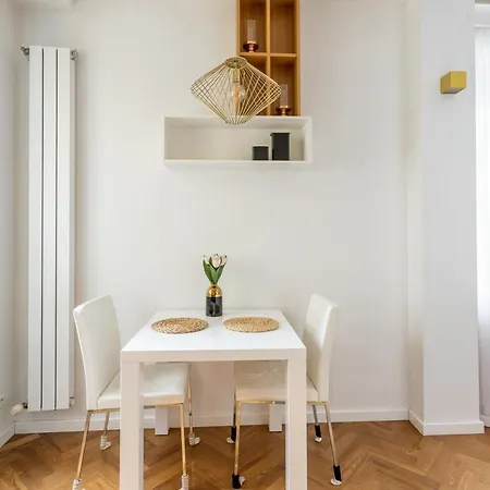 Central - Great Location- Studio Apartment- - Zurawia