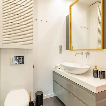 Apartment Central - Great Location- Studio Apartment- - Zurawia Warschau